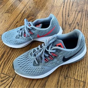 Women's Nike Sz 7 Zoom Winflo 4 898485 002  Grey/Gunsmoke Bright Hot Pink Accent